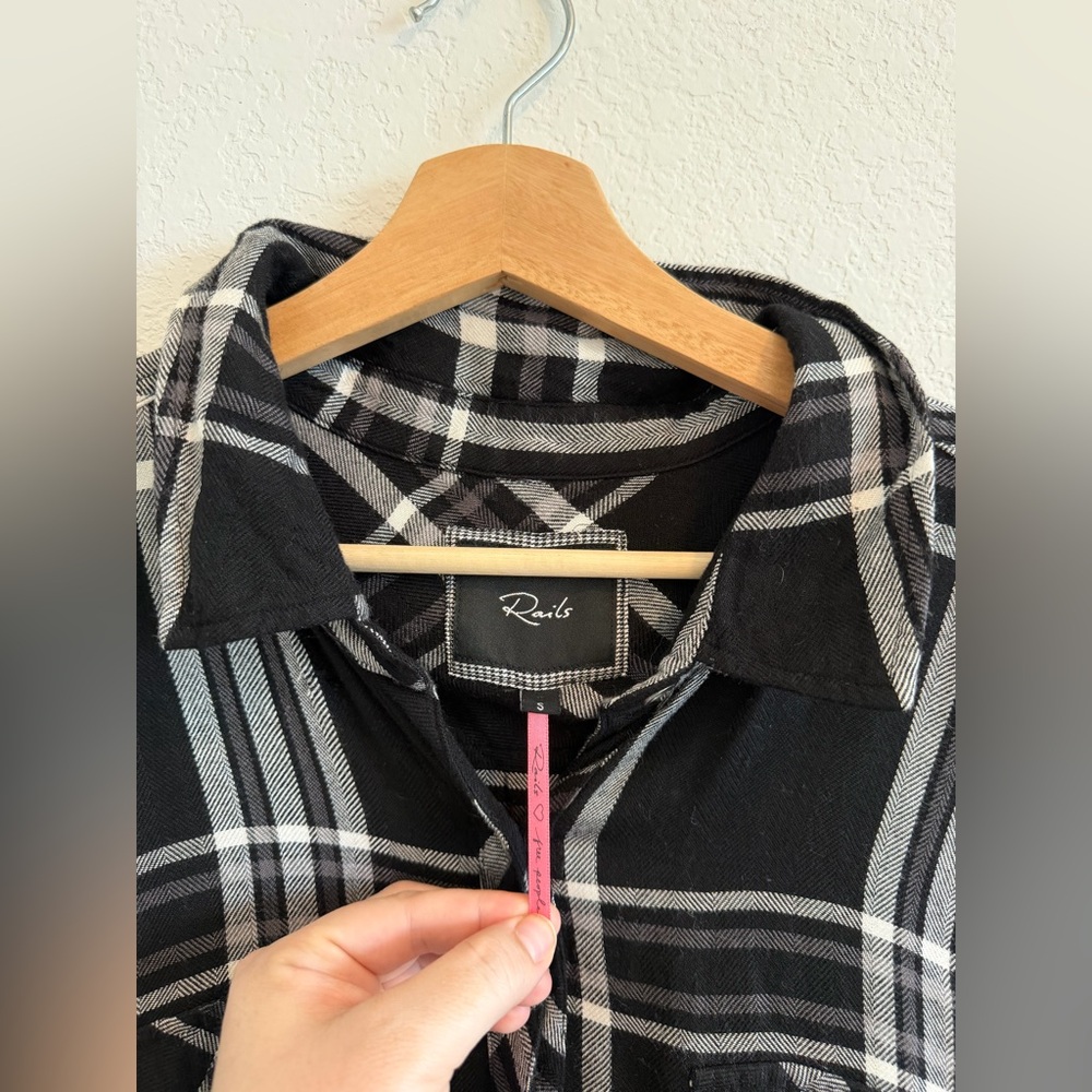 Rails Buttown Down Long Sleeve Shirt Plaid Black and White Size Small - Picture 3 of 4